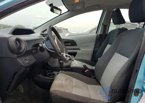 2012 Toyota Prius C z USA, uszkodzony, nr VIN JTDKDTB38C1027130